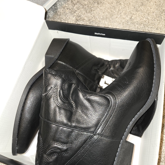 Black Cowgirl Boots - Picture 5 of 7